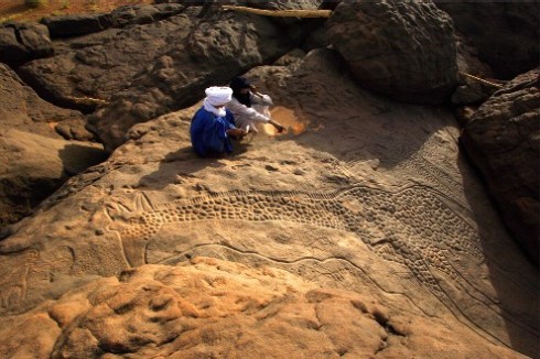 Giraffe Rock Carving - The Big Picture
